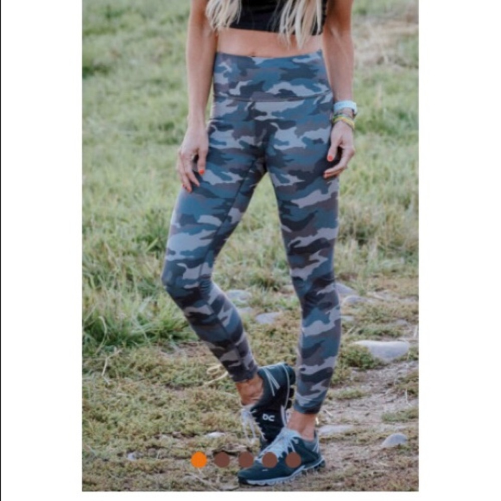 NWT Mid-Waist Camouflage Leggings (Small) - Picture 7 of 7
